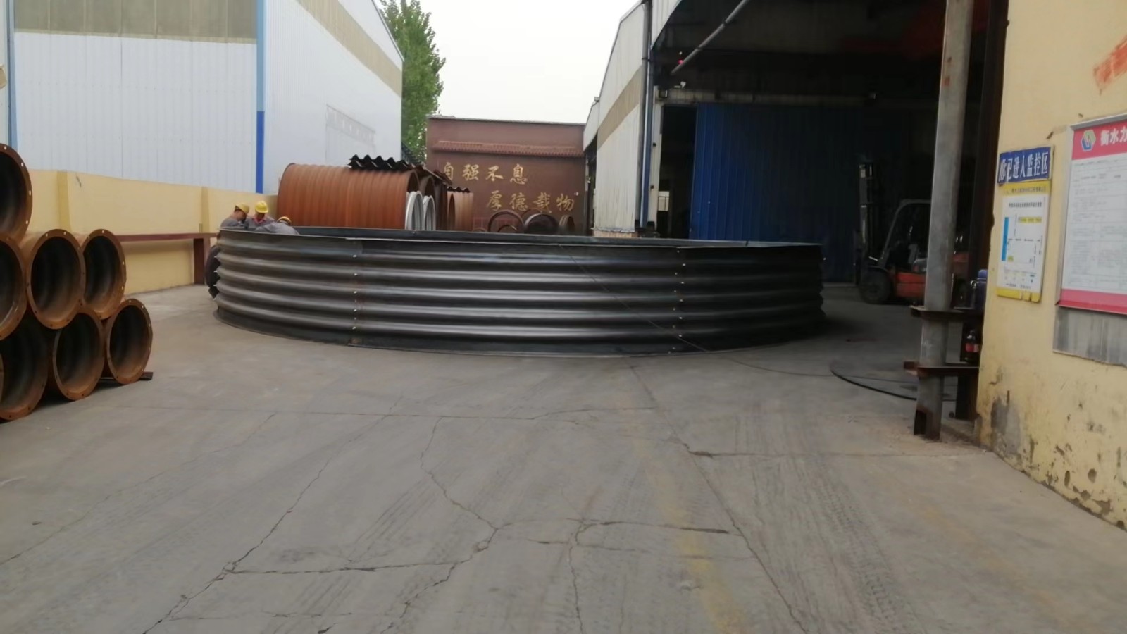 鋼波紋管涵洞.jpg 鋼波紋管涵洞.jpg